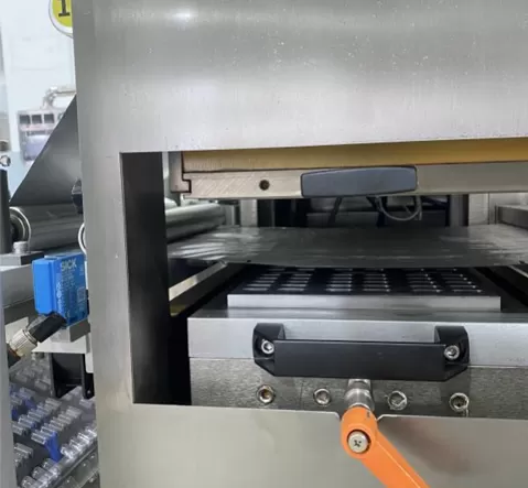 Flat Type Blister Packaging Machine DPP-300KⅡ