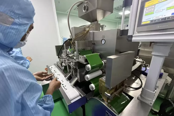 vietnam customer model rjwj 200 softgel encapsulation machine1