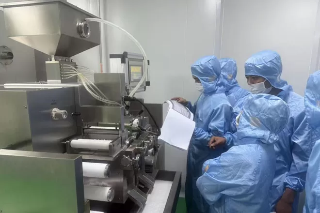 vietnam customer model rjwj 200 softgel encapsulation machine2